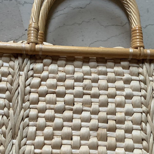 Straw Handbag like new, beige, zipper needs replacement