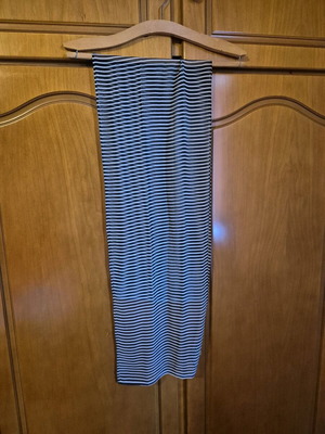Women's striped scarf like new, black and white