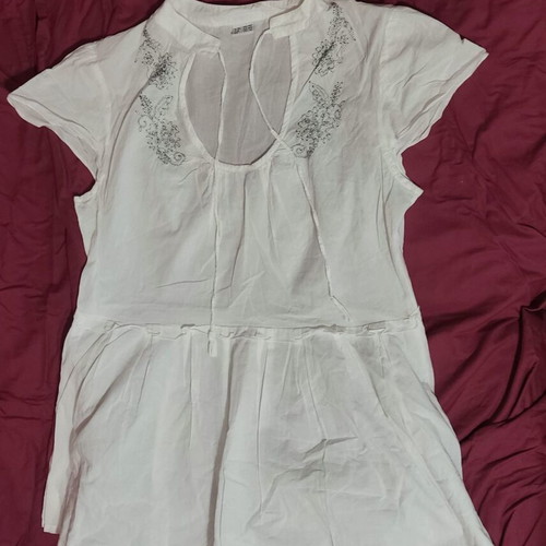 White short-sleeve cotton blouse like new, size 40-42-44
