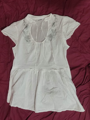 White short-sleeve cotton blouse like new, size 40-42-44