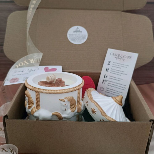 Handmade Premium Porcelain Carousel Candle 100gr with Festive Glitter and Wax Melt Santa Melomakarono