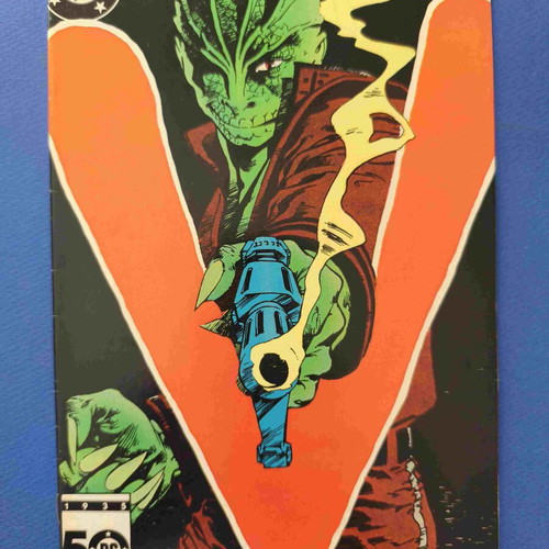DC V 14 comic used, grade VF-
