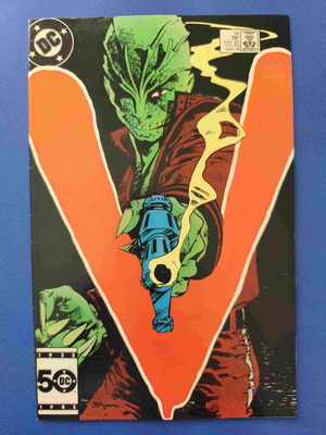 DC V 14 comic used, grade VF-