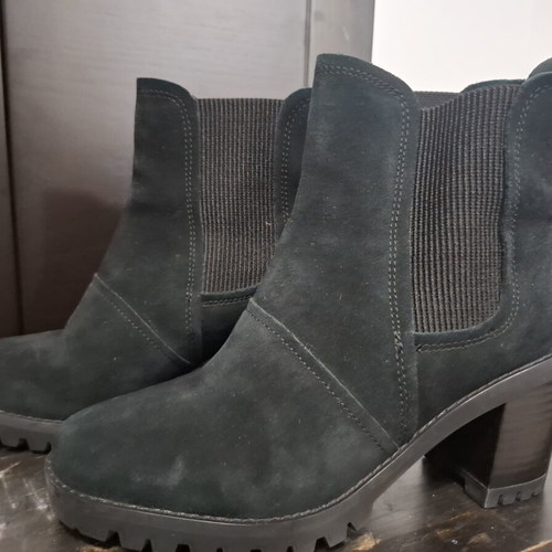 Ugg Hazel Black Suede Ankle Boots like new, size 36