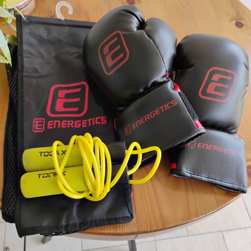 Energetics Kids Boxing Gloves 6oz New with Weighted Jump Rope