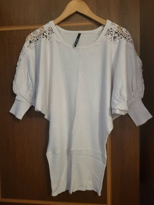 Pink Woman knitted blouse white like new, size M