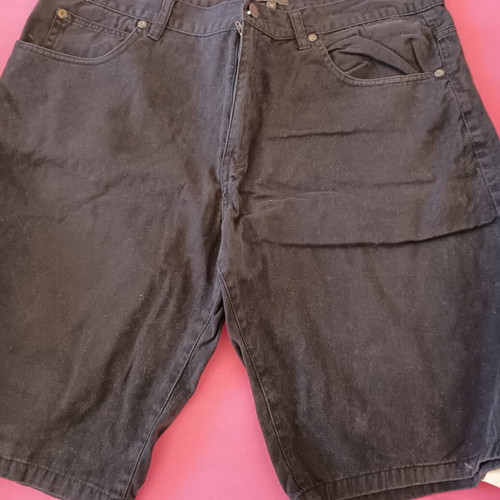 Men's shorts size L black like new
