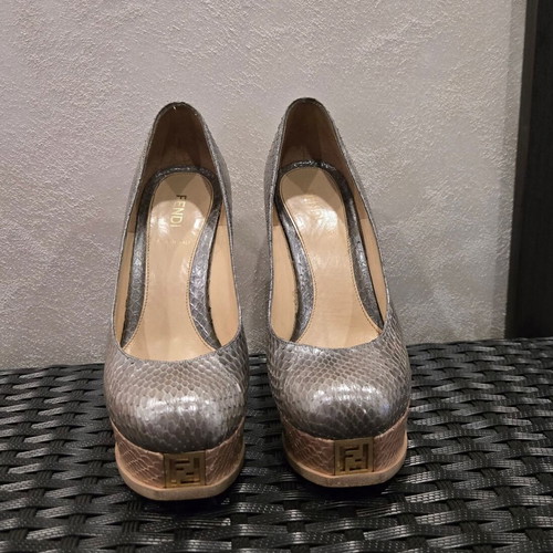 Fendi python leather heels size 37 like new, gray