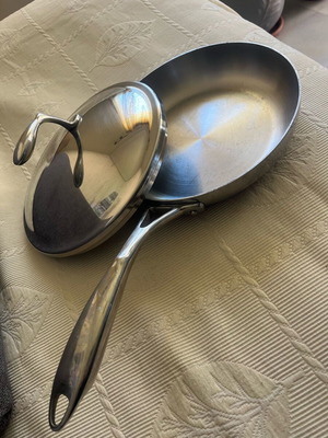 Τηγάνι Tupperware μεταχειρισμένο 24cm με καπάκι