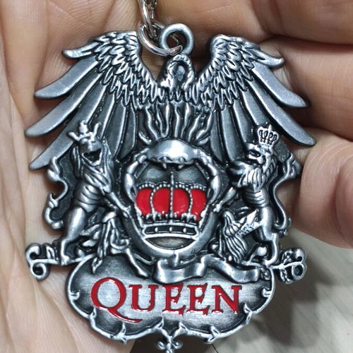 Retro Queen Keychain like new, silver