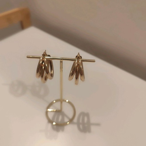 Earrings gold new, very impressive