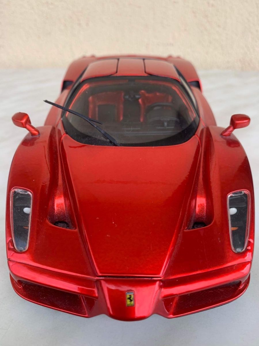 Ferrari Enzo 1:18 scale model like new,… - € 500,00 - Vendora.cy