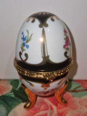 Limoge porcelain decorative egg like new