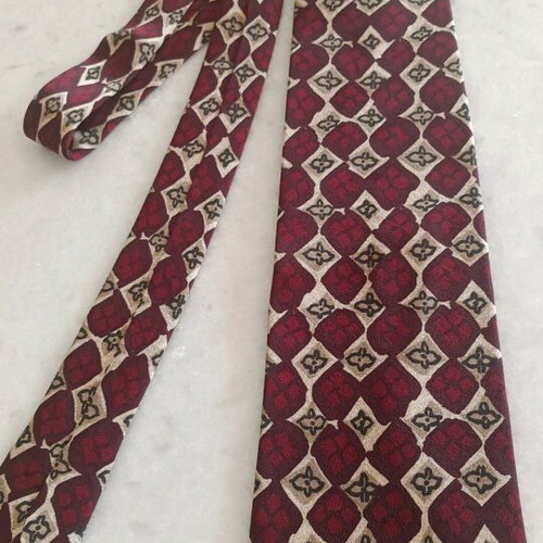 Hugo Boss Vintage Silk Tie like new, burgundy with beige geometric pattern