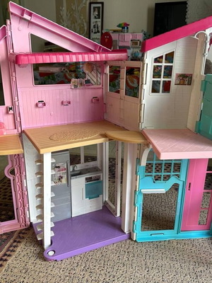 Κουκλόσπιτο Barbie μεταχειρισμένο με έπιπλα, μεγάλο πολύχρωμο
