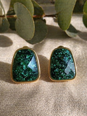 Earrings with green stone and gold frame new