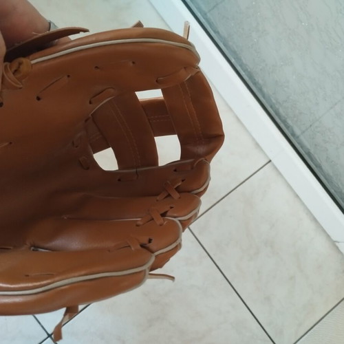 Baseball glove for right-handed player, synthetic leather