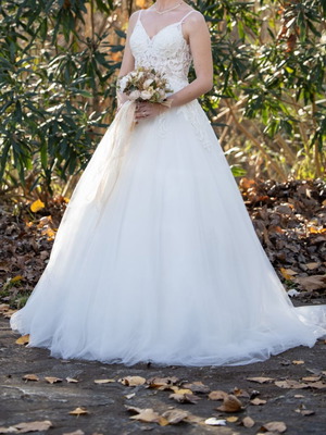Wedding dress A-line with veil and petticoat, like new, size S