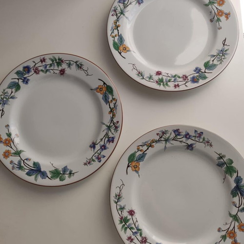 Woodhill porcelain plates like new, set of 3 pieces