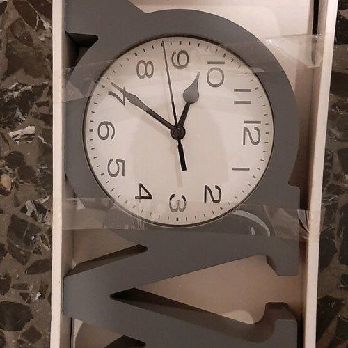 Analog tabletop clock like new
