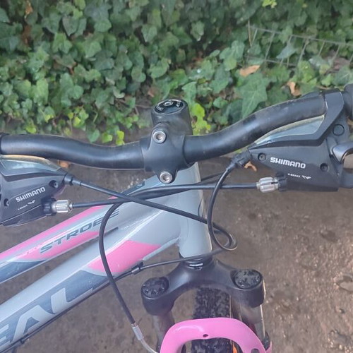 Ideal mountain bike like new, medium size, silver, women's