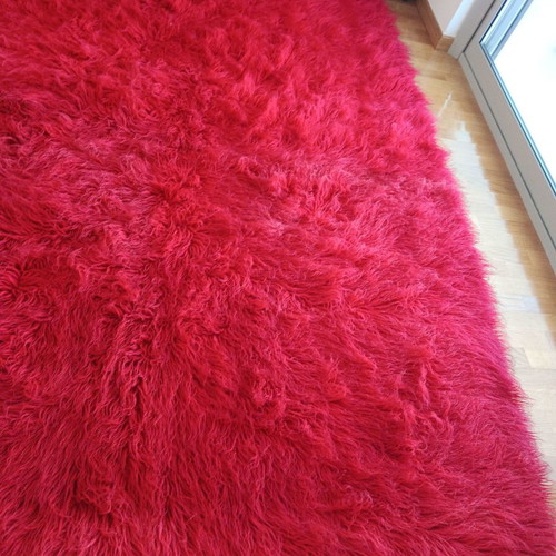 Red flokati rug dimensions 2.50 x 1.73