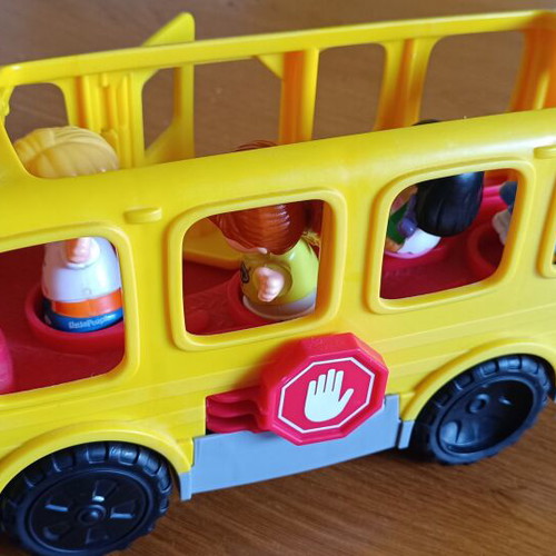 Fisher Price Little People School Bus like new with music and 4 figures gift