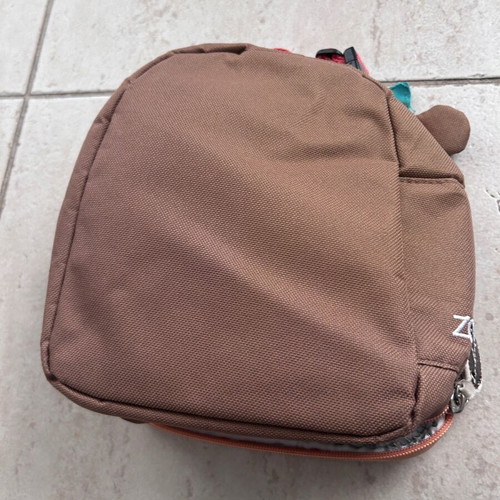 Skip Hop Hedgehog Lunch Bag used with food compartment