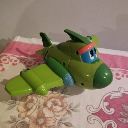 Robotic toy like new that talks