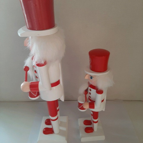 Wooden vintage nutcrackers like new, set of 2