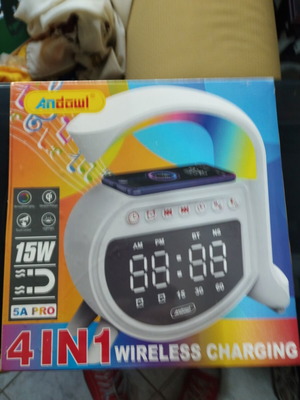 4 σε 1 ρολόι με ασύρματη φόρτιση