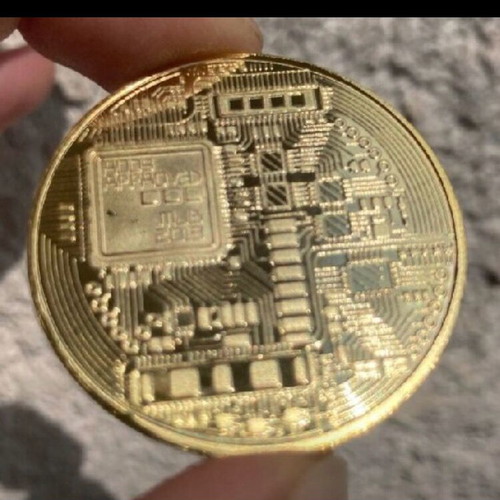 Bitcoin BTC Gold Crypto collectible coin new with frame and stand