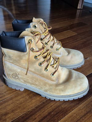 Timberland women's hiking boots like new, size 39
