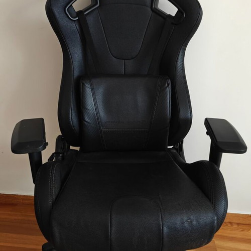Anda Seat Dark Knight gaming chair used