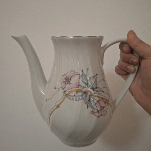 Vintage teapot used, missing lid