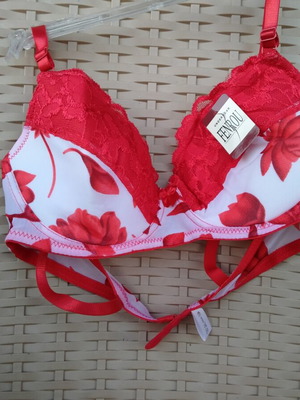 Bra 80B new with tag, red lace floral design