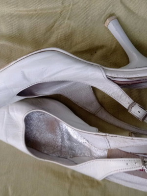 Ipatios white leather sandals used, size 39