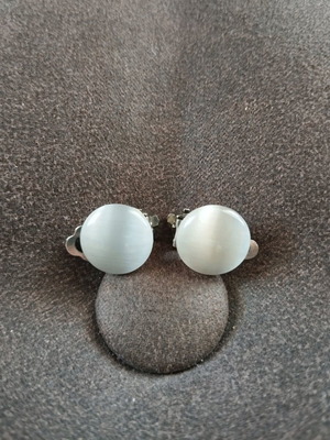 Moonstone clip earrings like new, white and silver