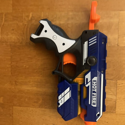 Nerf HotFire blaster like new with protective glasses