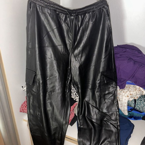 Black leather cargo pants XL like new Pink Woman