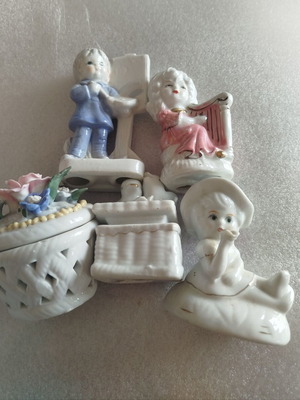 Vintage porcelain decorative figurines like new