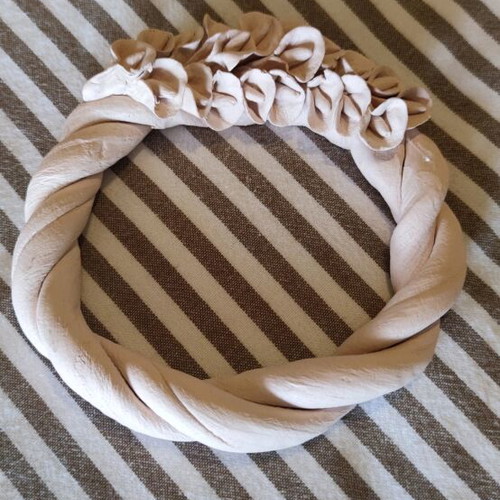 Gypsum handmade wreath with embossed flowers like new