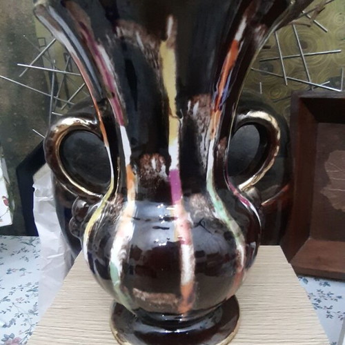 Black vase with brushstroke accents, decorative flower vase
