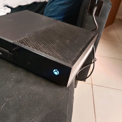 Xbox One 500GB used with one controller and GTA5