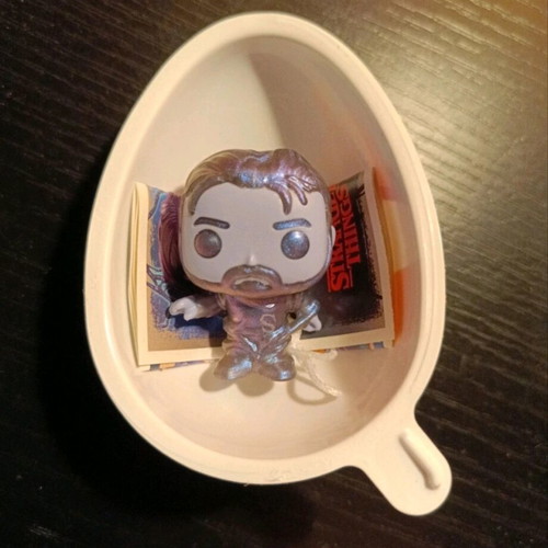 Stranger Things Kinder Joy Hopper new with paper and string