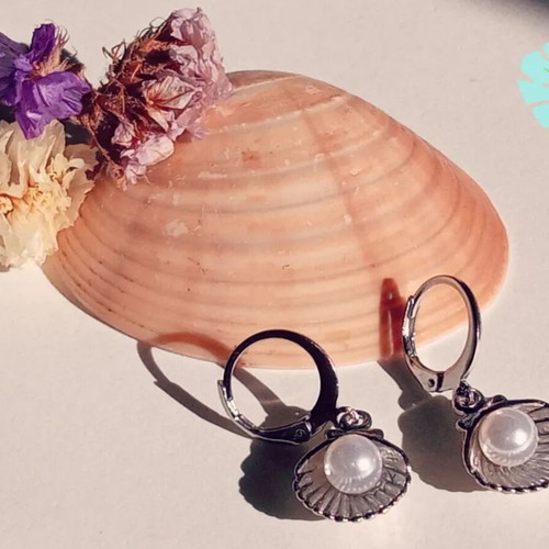 Summer shell earrings with pearls, stainless steel huggies