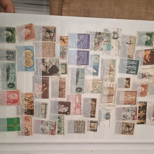 Collectible stamp collection like new, over 250 pieces