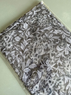 Women's scarf new gray and white