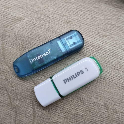 Intenso and Philips USB flash drives new, 4GB and 8GB