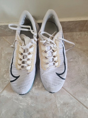 Nike спортни обувки употребявани, бели, номер 44